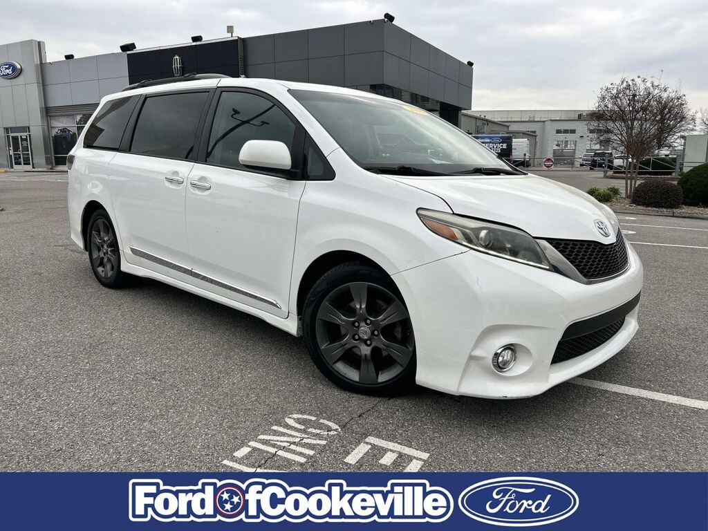 Used 2016 Toyota Sienna SE Minivan/Van