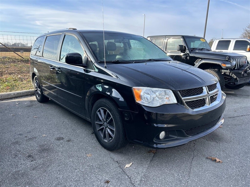 Used 2017 Dodge Grand Caravan SXT Minivan/Van