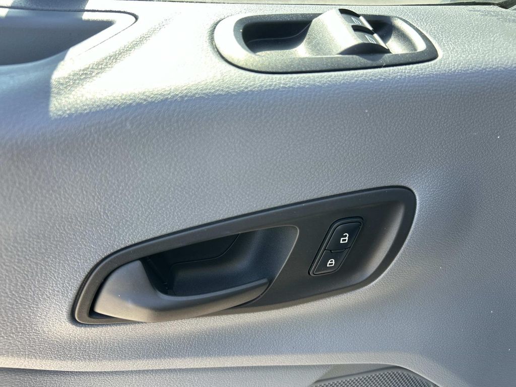 2015 Ford Transit XLT - Photo 18