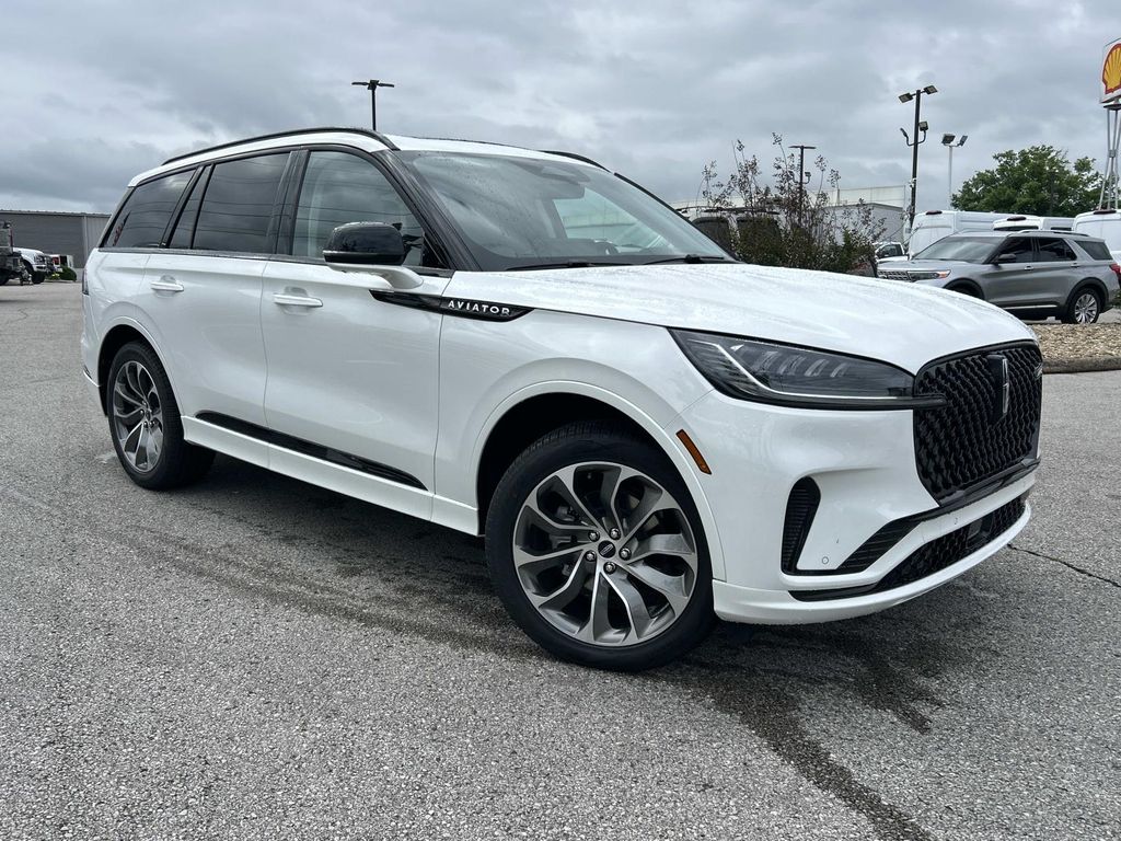 2026 Lincoln Aviator Premiere AWD's photo