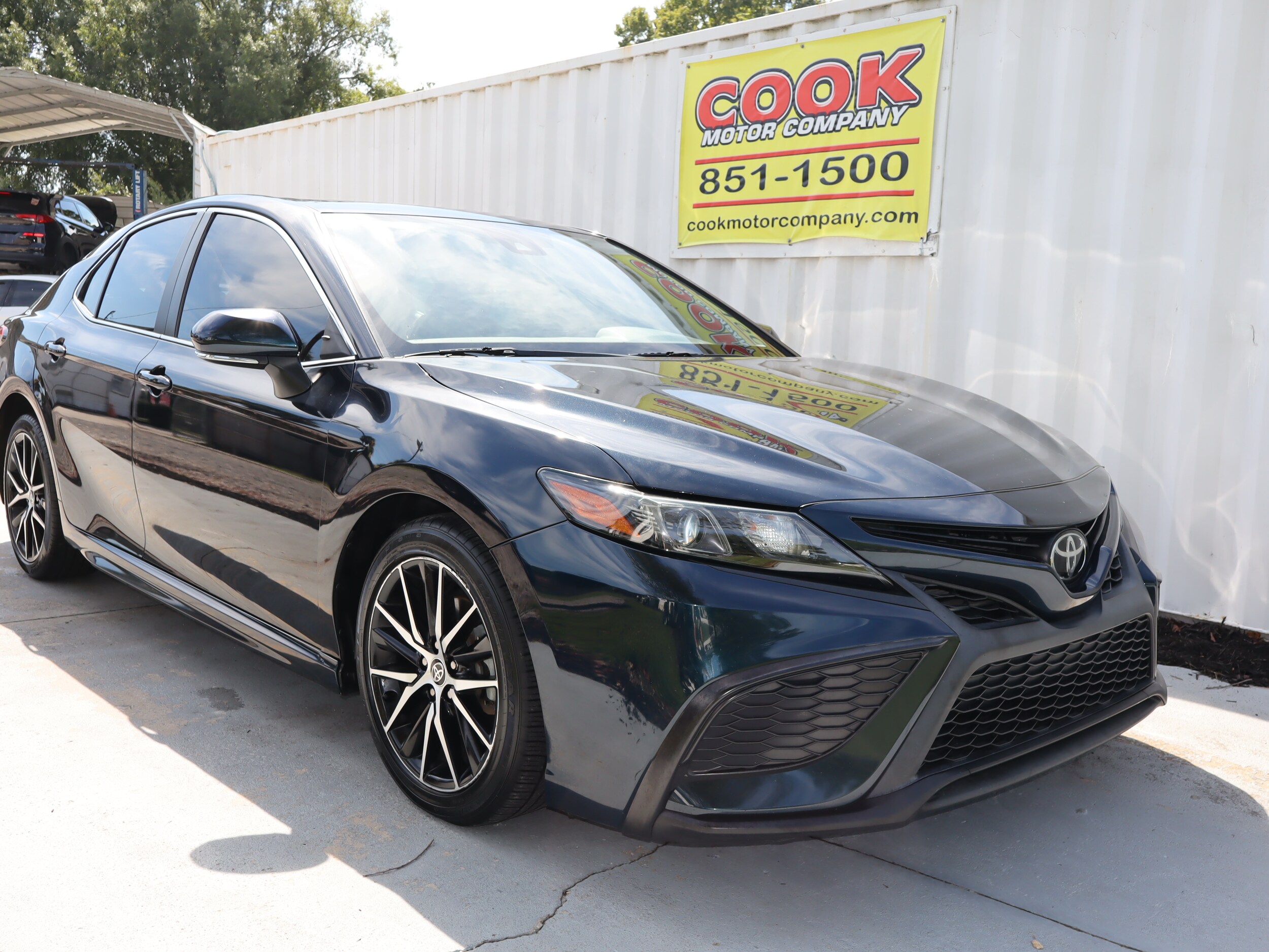 2021 Toyota Camry SE photo 4