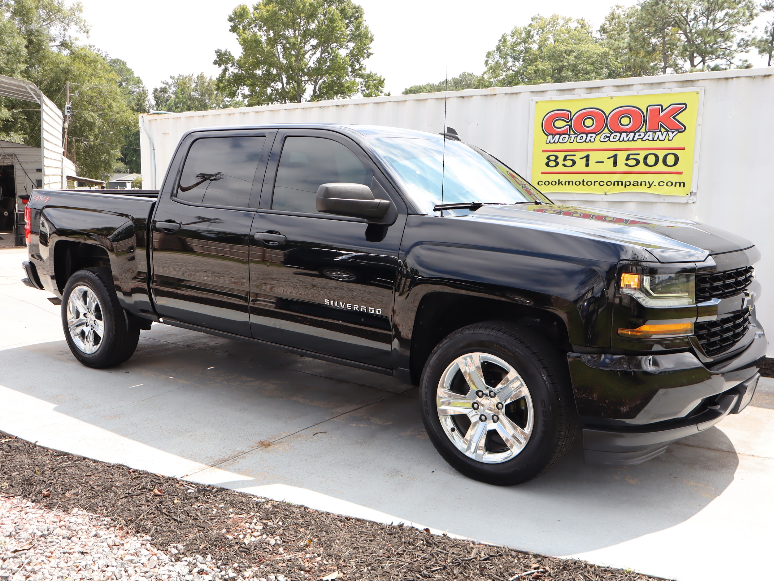 2018 Chevrolet Silverado 1500 Custom photo 3