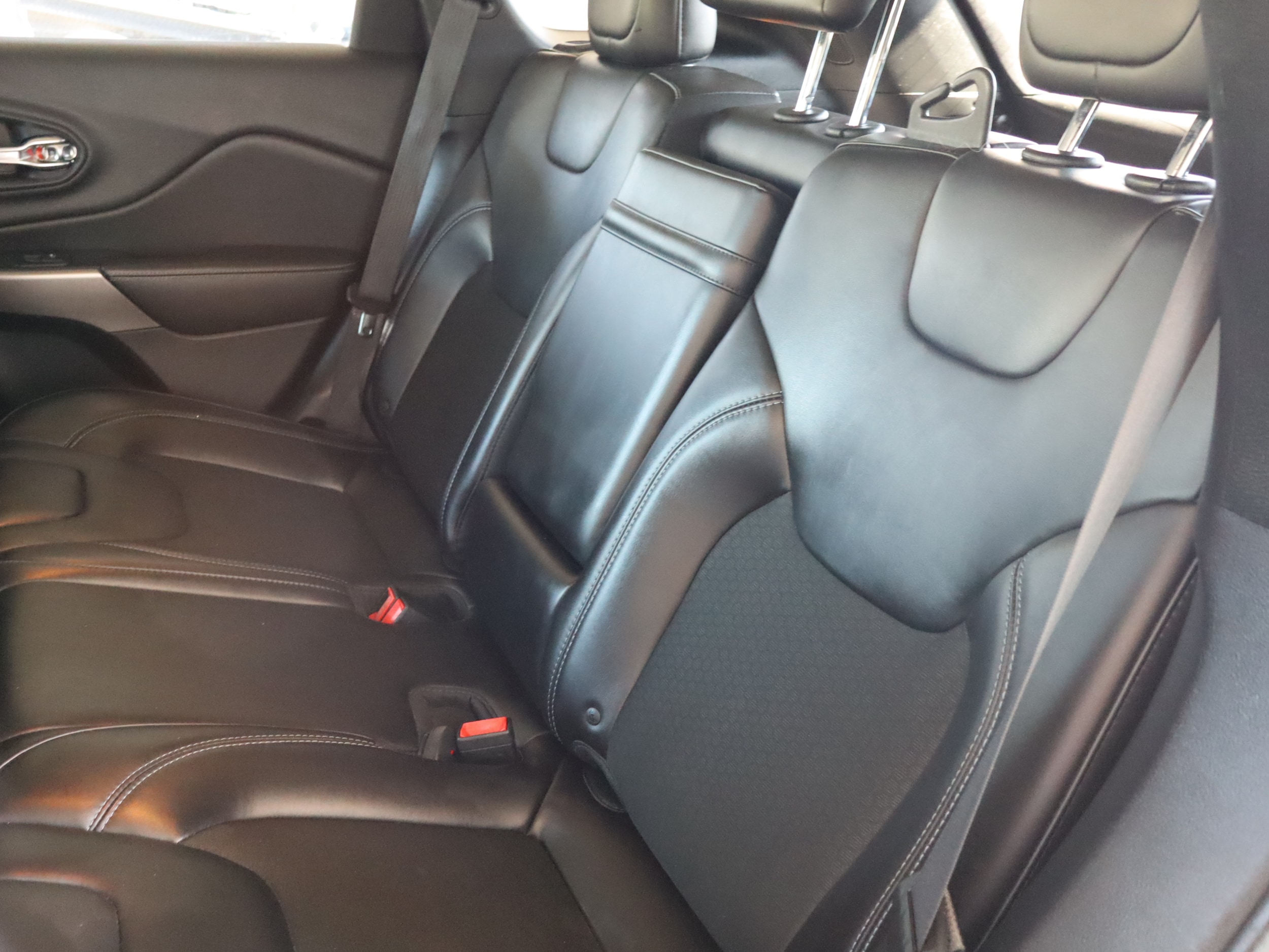 2019 Jeep Cherokee Latitude Plus - Photo 17