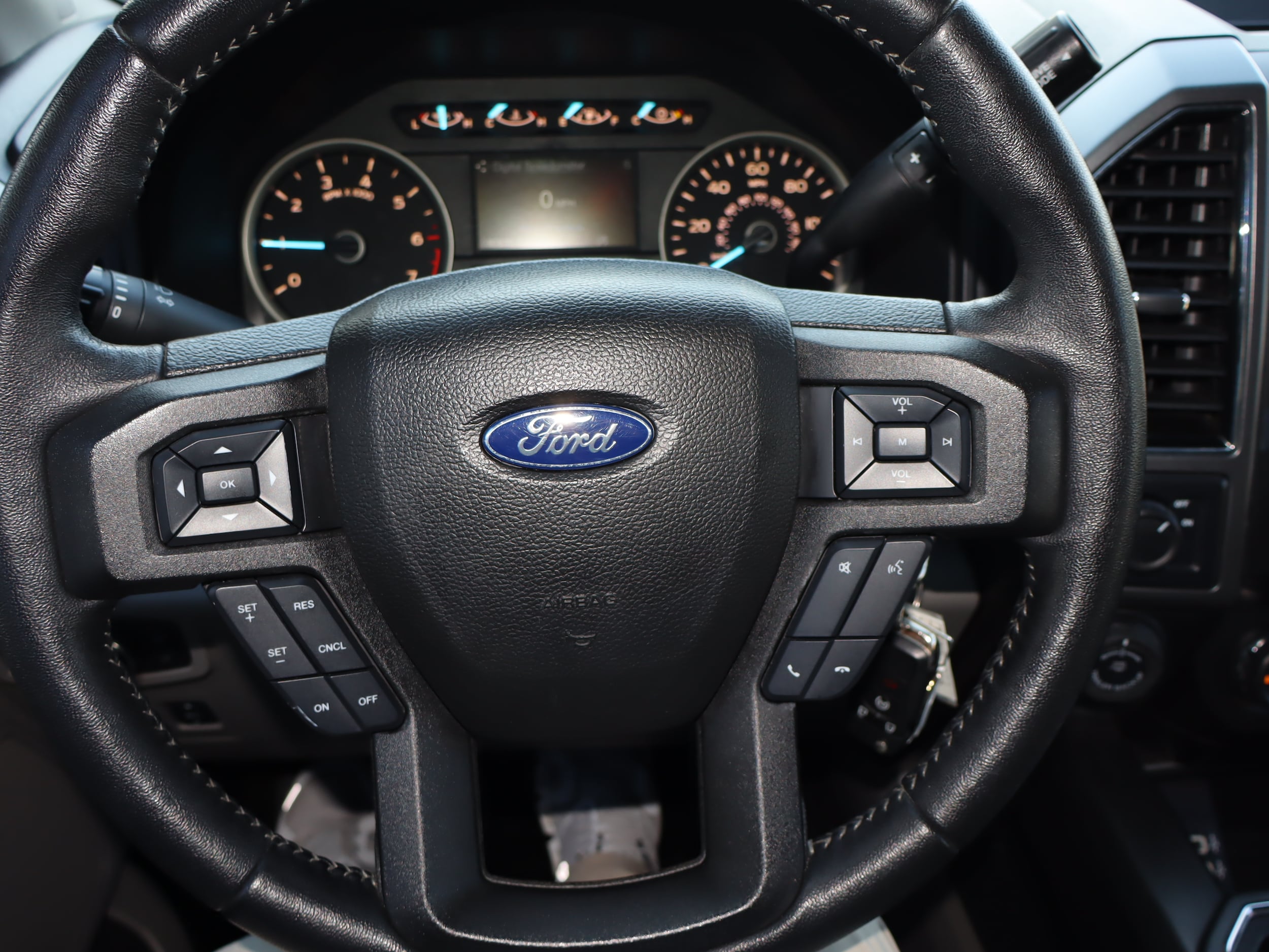 2018 Ford F-150 XLT - Photo 12