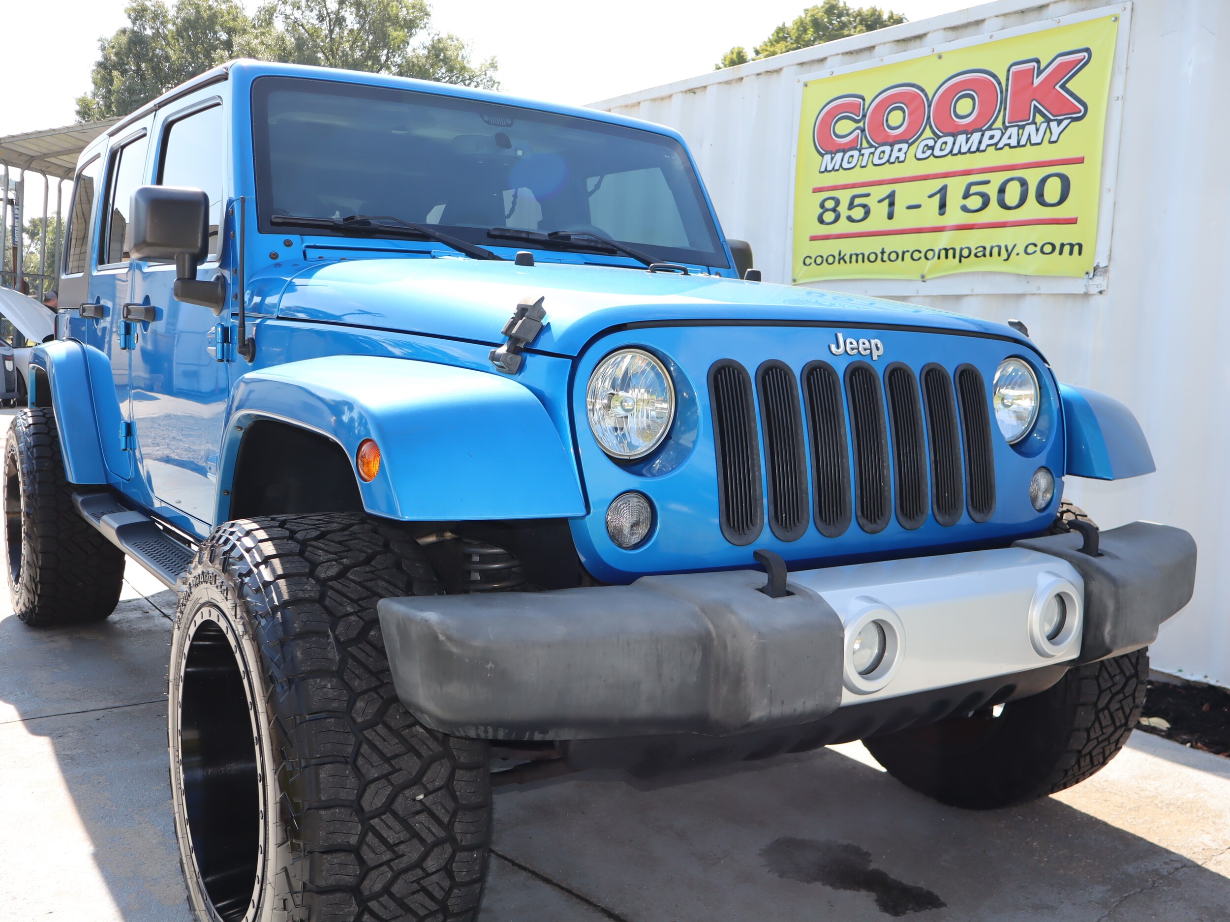 2015 Jeep Wrangler Unlimited Sahara photo 4