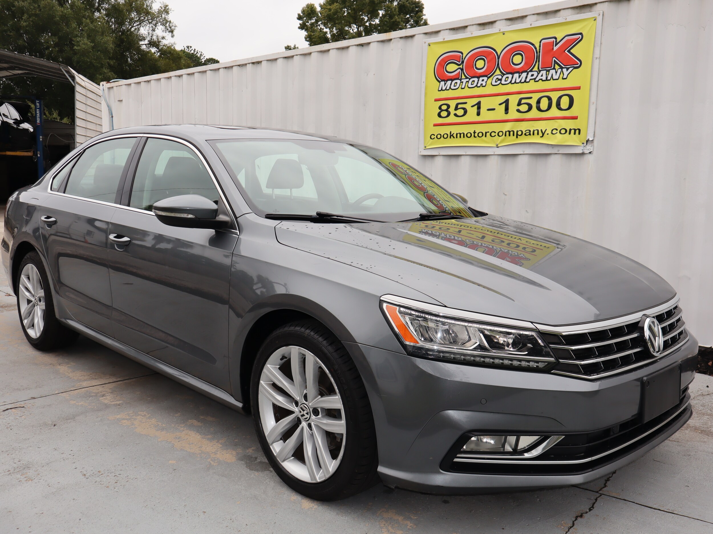 2018 Volkswagen Passat 2.0T SE photo 3