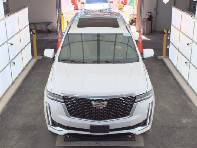 2023 Cadillac Escalade Premium Luxury photo 2