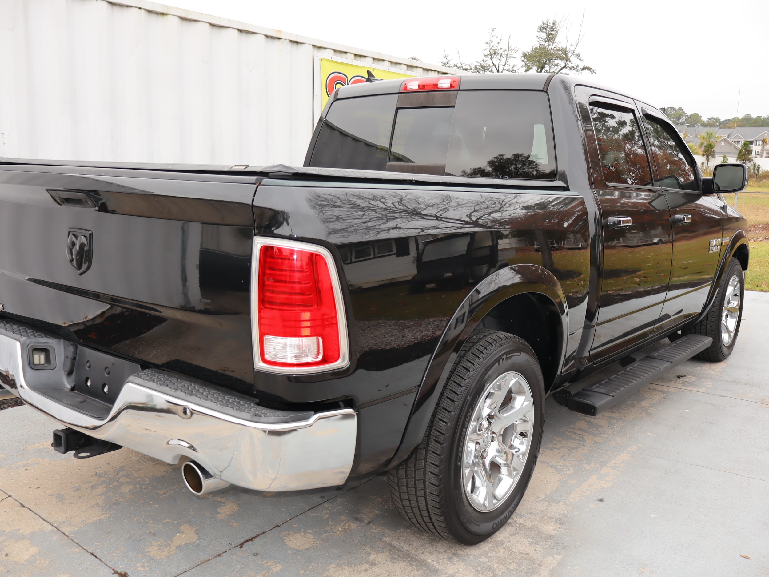 2018 Ram 1500 Laramie Crew Cab - 8
