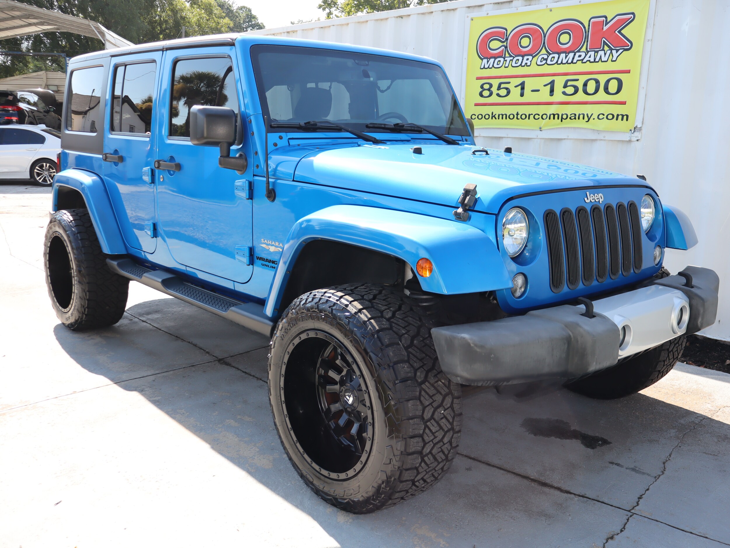 2015 Jeep Wrangler Unlimited Sahara photo 3