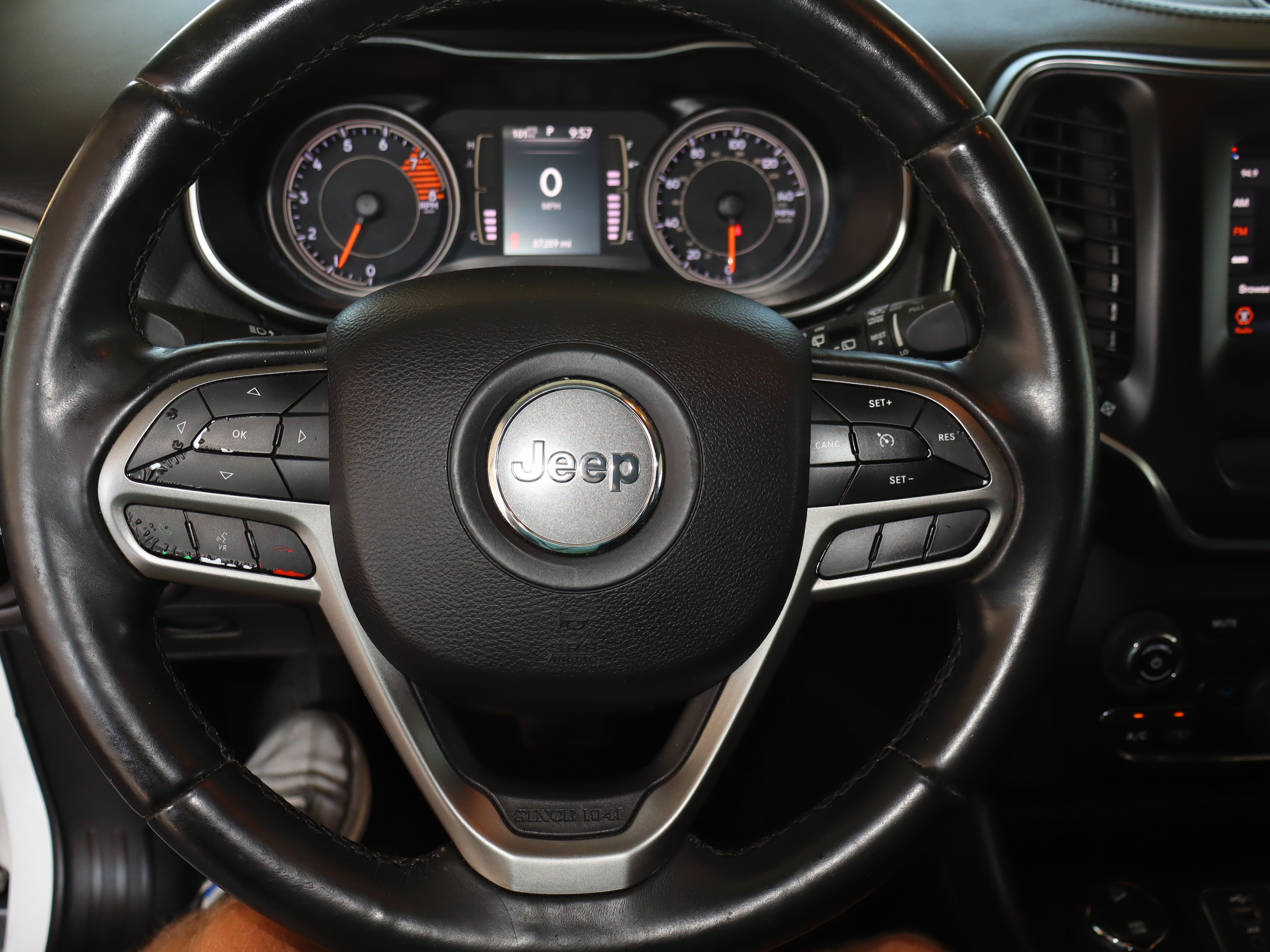 2019 Jeep Cherokee Latitude Plus - Photo 11