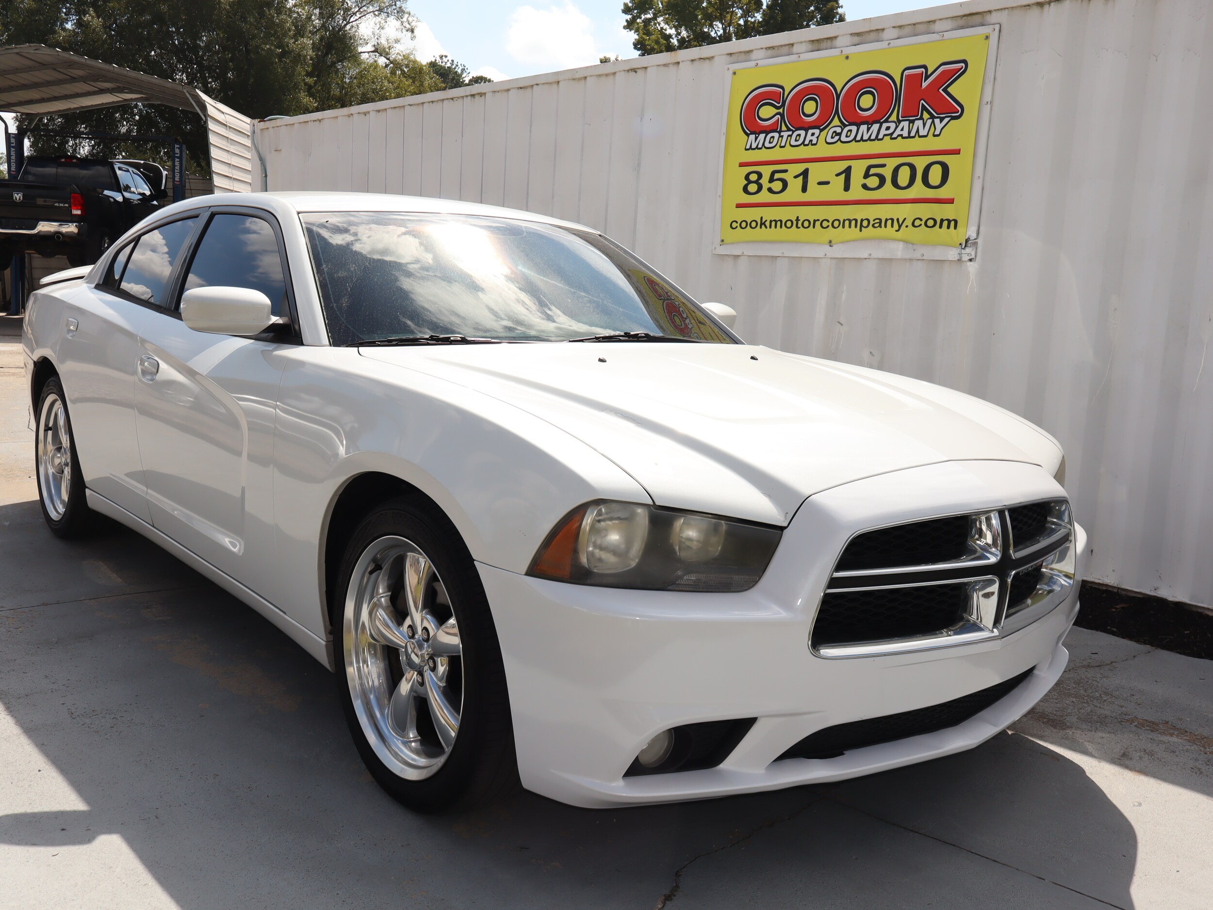 2013 Dodge Charger SXT photo 2