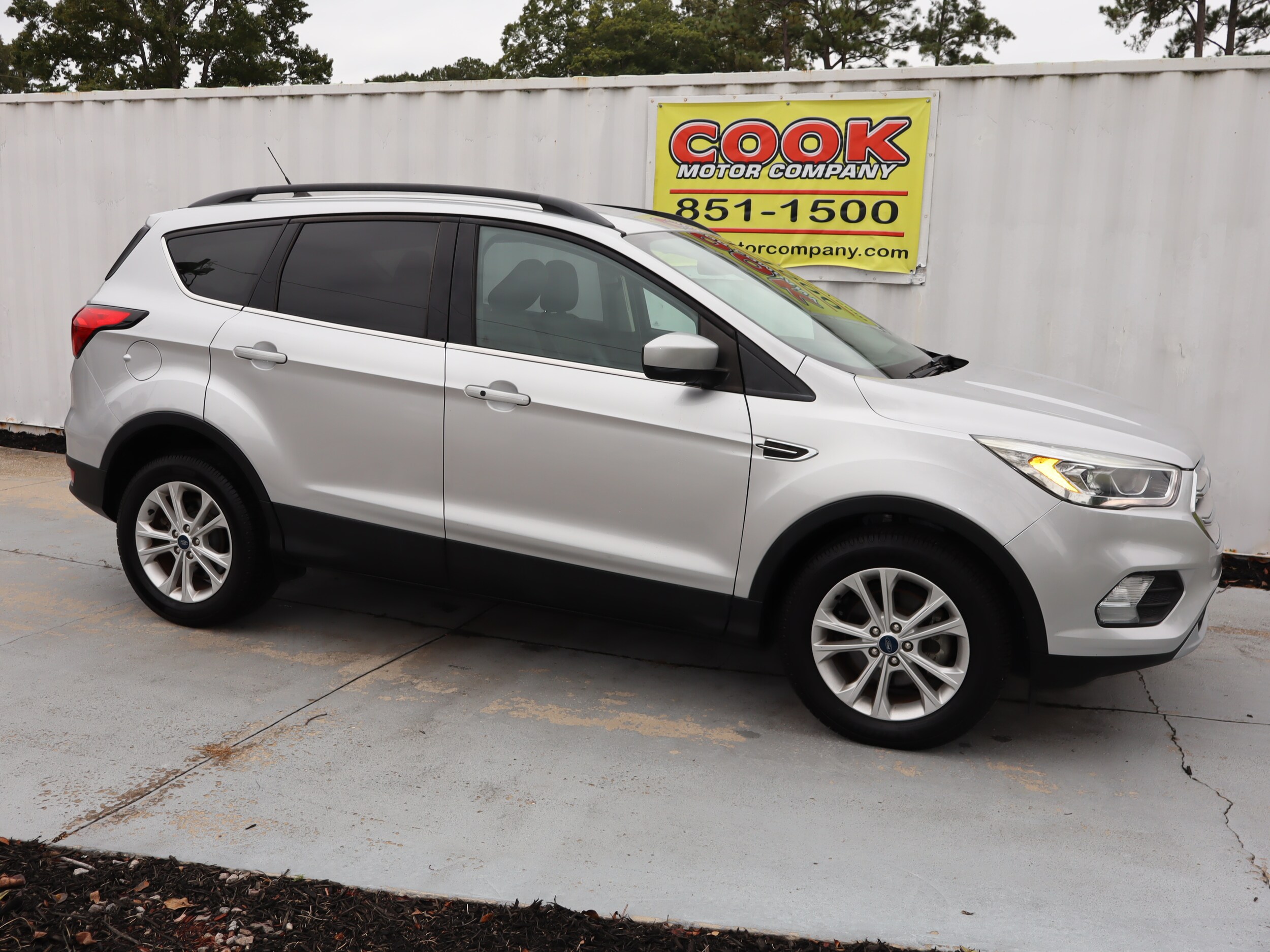 2019 Ford Escape SEL photo 4