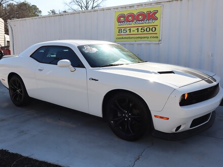 2017 Dodge Challenger SXT Coupe