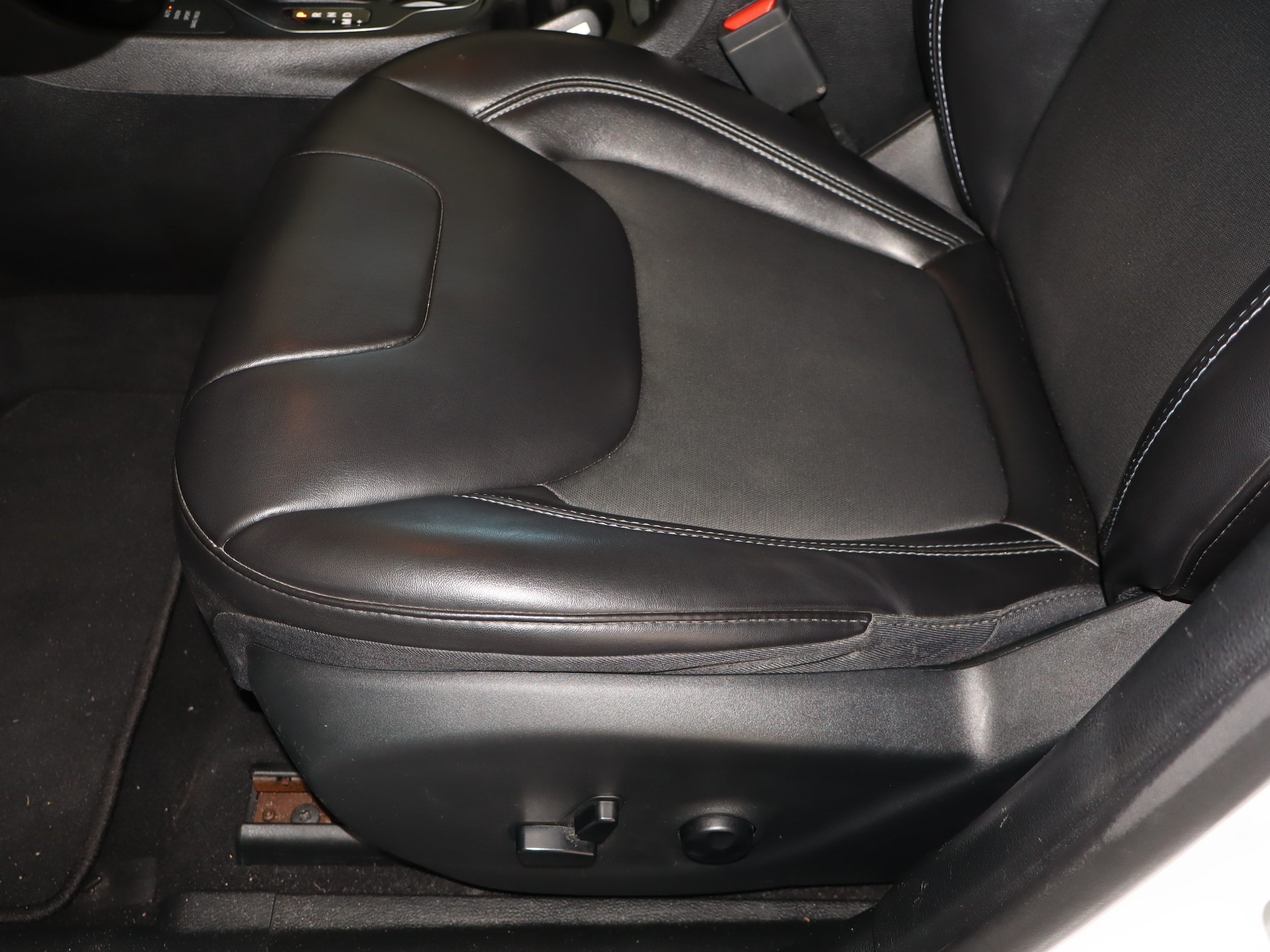 2019 Jeep Cherokee Latitude Plus - Photo 14