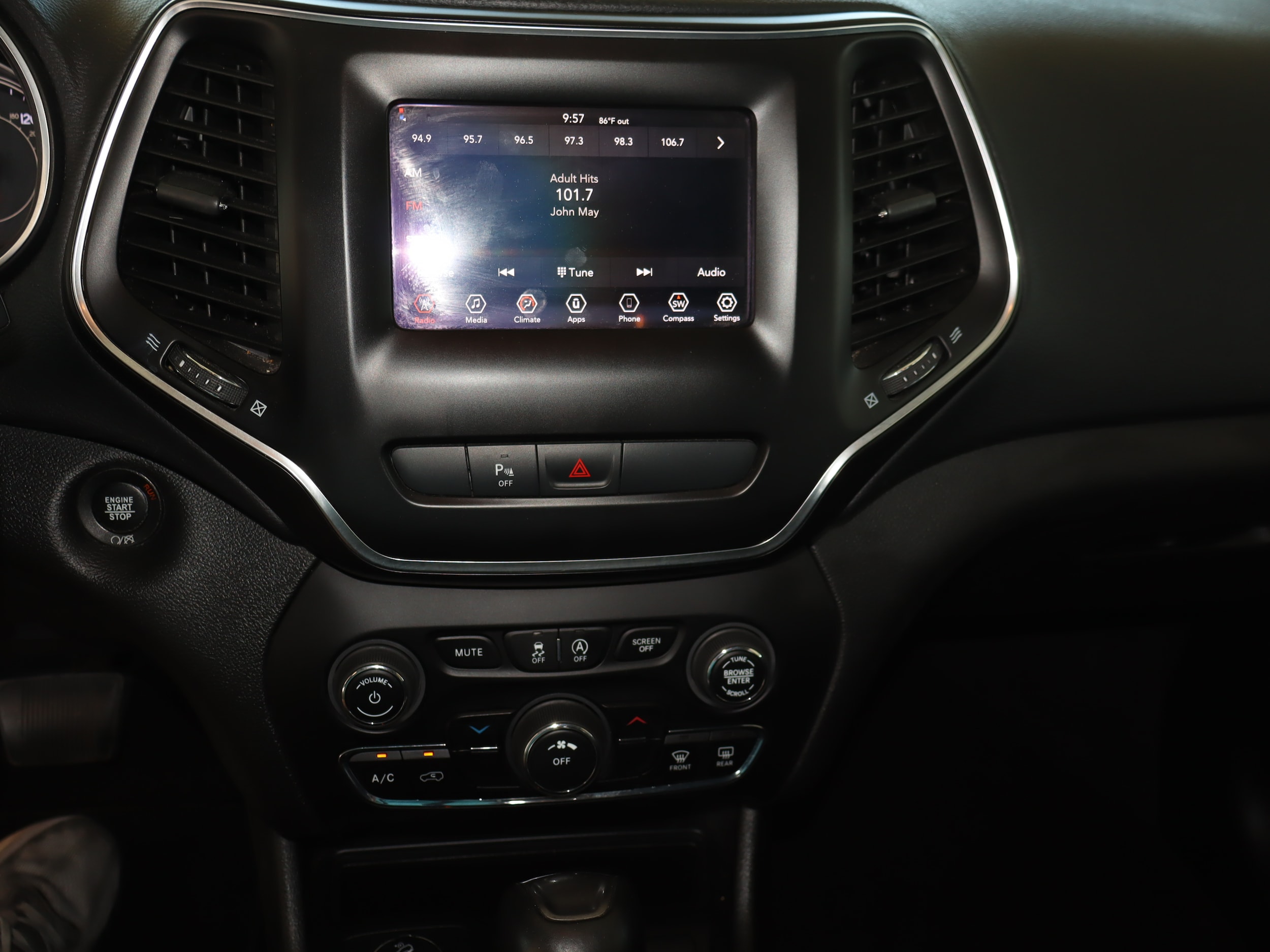 2019 Jeep Cherokee Latitude Plus - Photo 10