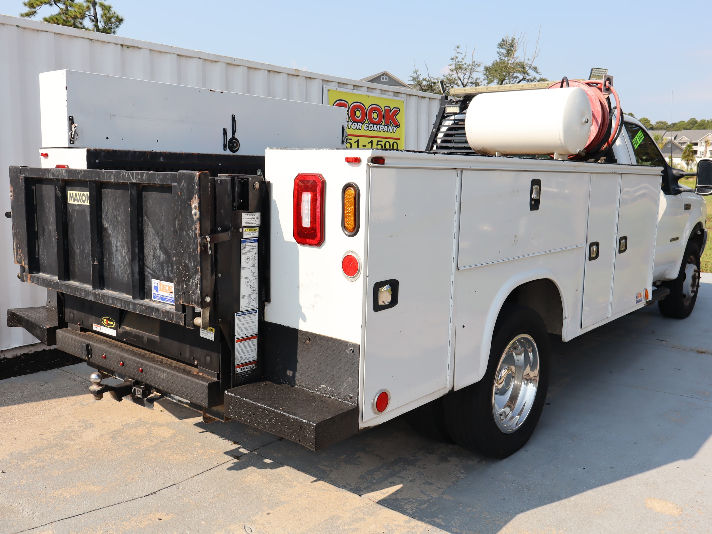 2002 Ford F-450 Chassis SERVICE BODY - 9