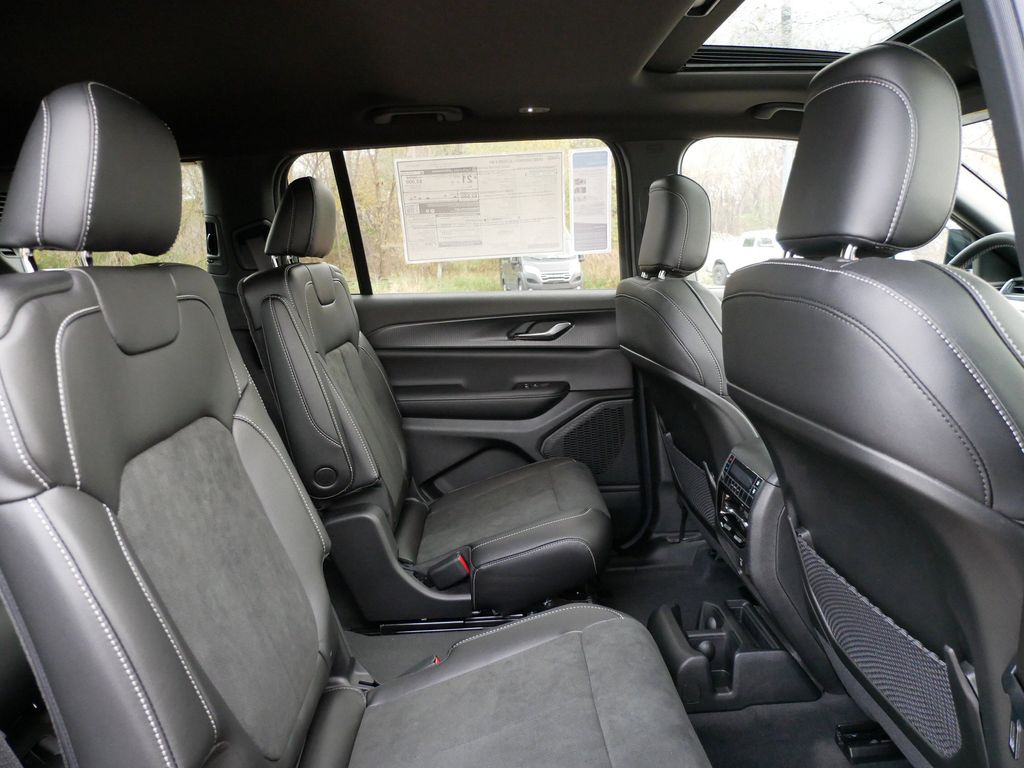 Thumbnail: 2025 Jeep Grand Cherokee L - 26