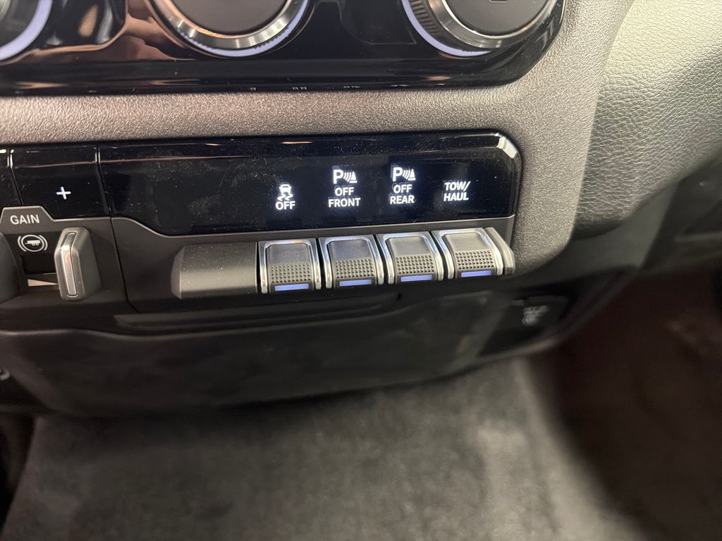 Thumbnail: 2026 RAM 1500 - 27