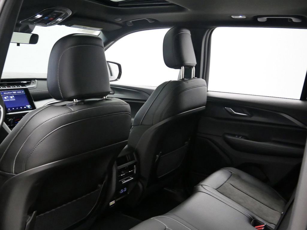 Thumbnail: 2025 Jeep Grand Cherokee - 24