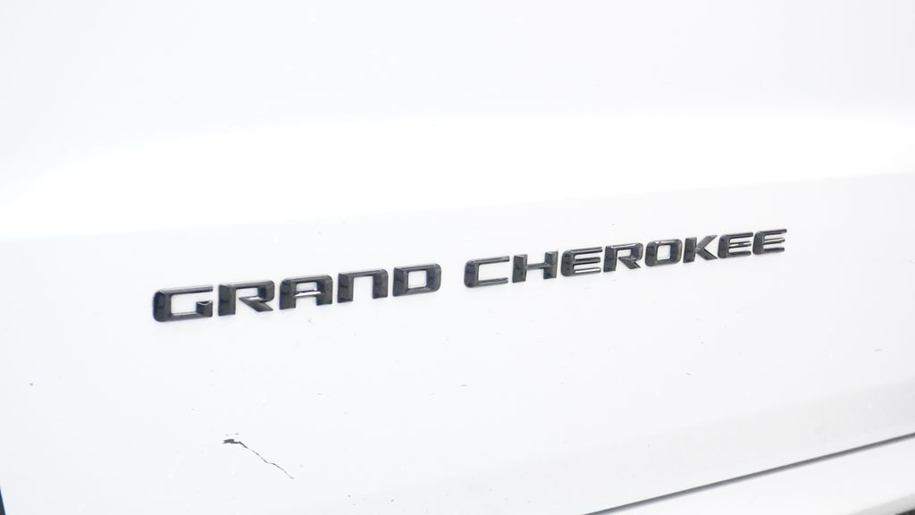 Thumbnail: 2016 Jeep Grand Cherokee - 14