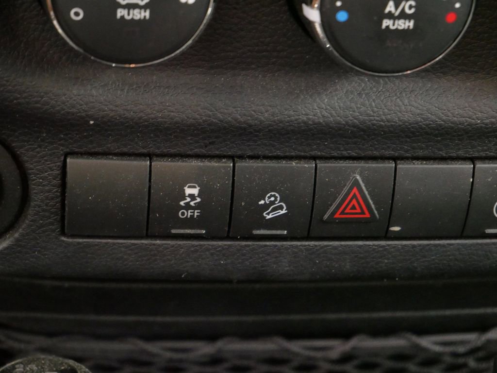 Thumbnail: 2016 Jeep Wrangler - 30