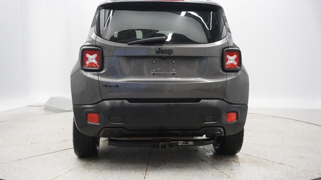 Thumbnail: 2016 Jeep Renegade - 8