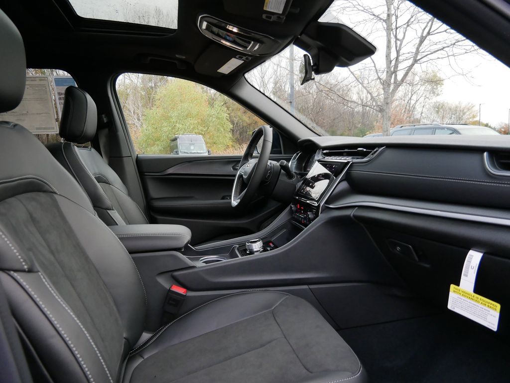 Thumbnail: 2025 Jeep Grand Cherokee L - 22