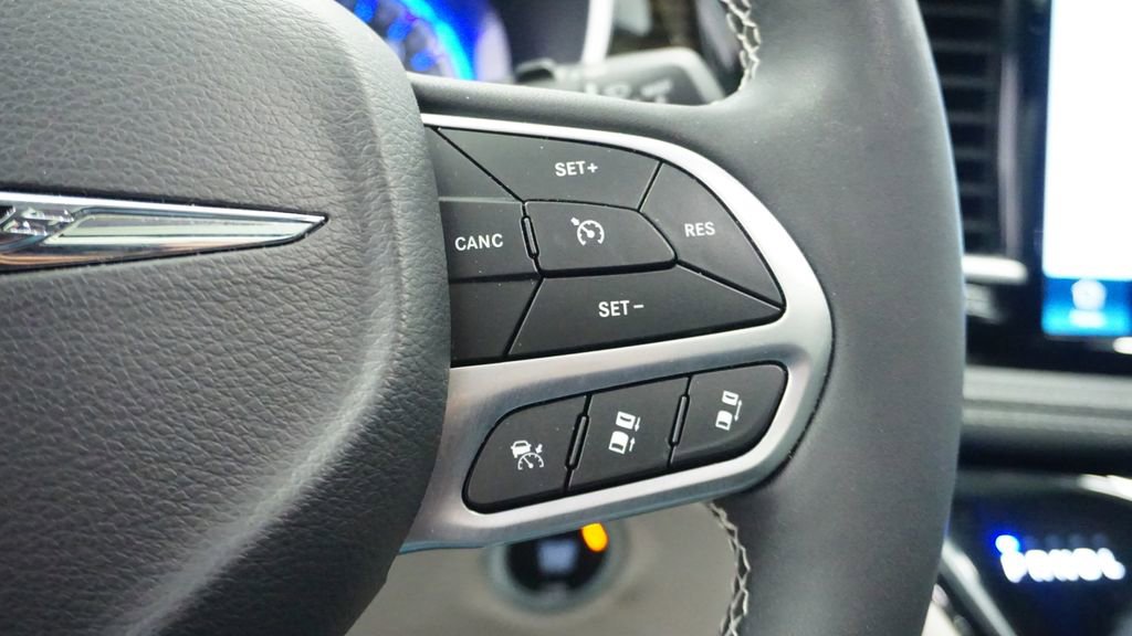 Thumbnail: 2024 Chrysler Pacifica - 33