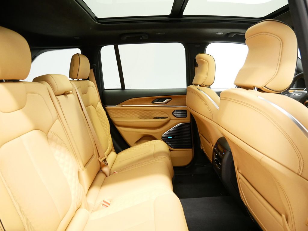 Thumbnail: 2023 Jeep Grand Cherokee - 29