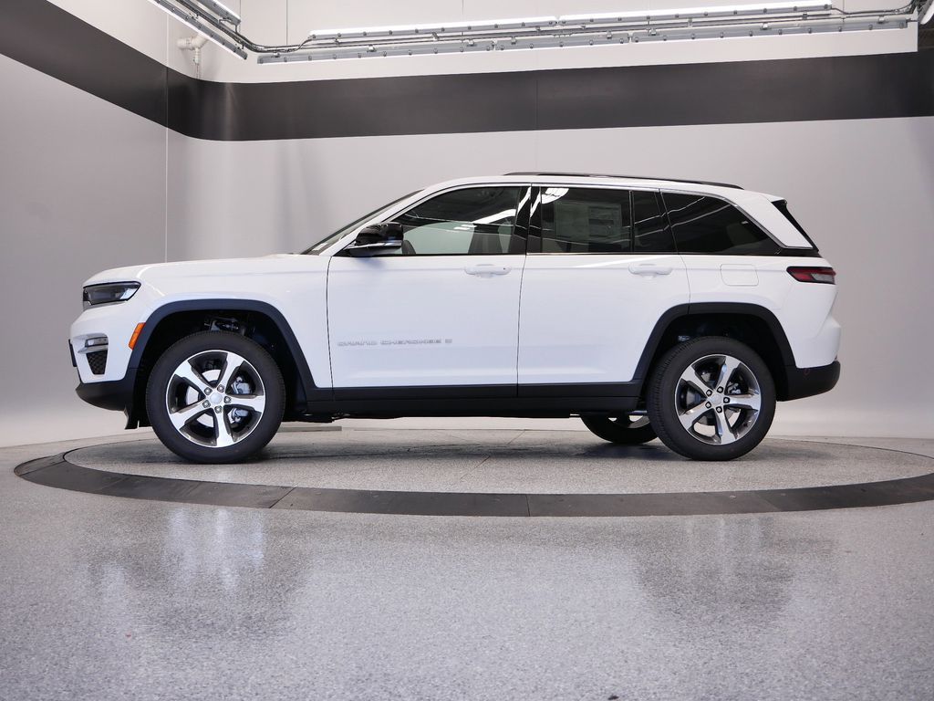 Thumbnail: 2025 Jeep Grand Cherokee - 3