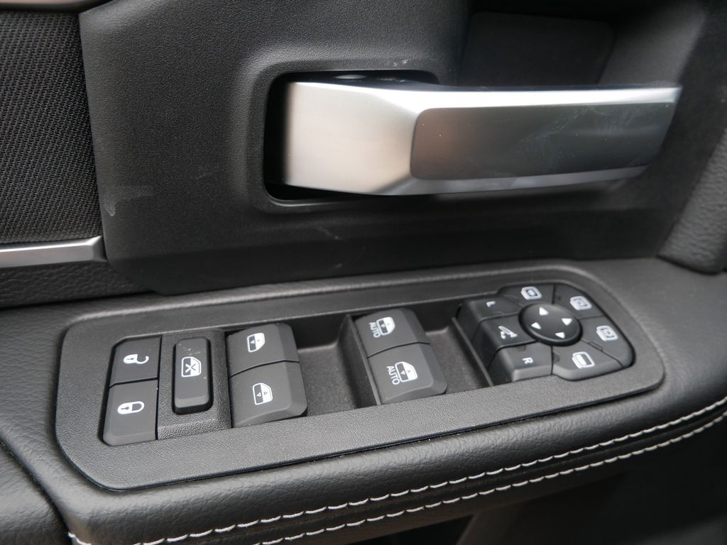 2025 RAM 3500 Big Horn 32