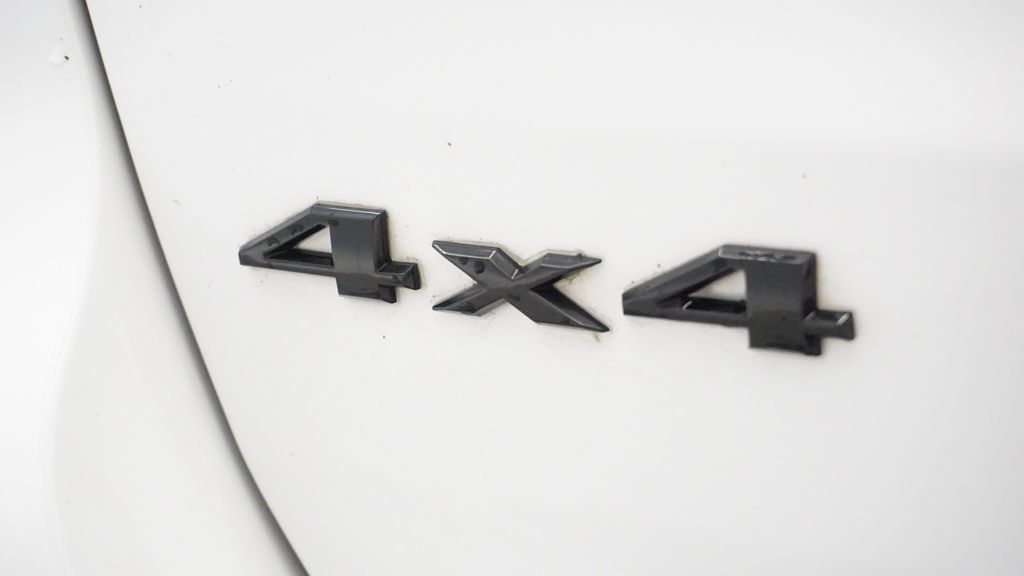 Thumbnail: 2016 Jeep Grand Cherokee - 17