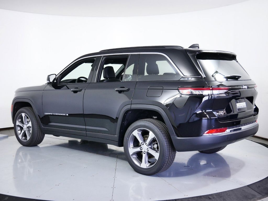 Thumbnail: 2025 Jeep Grand Cherokee - 15