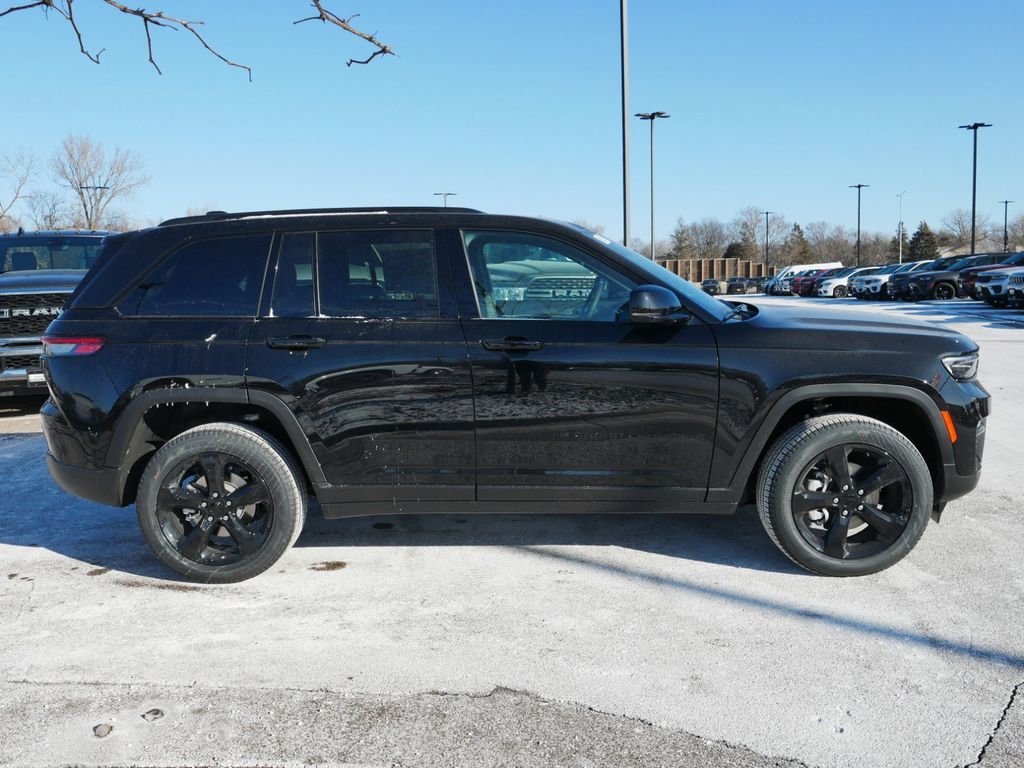 Thumbnail: 2025 Jeep Grand Cherokee - 8