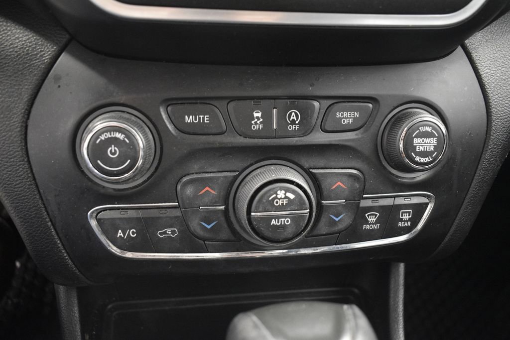 Thumbnail: 2019 Jeep Cherokee - 39