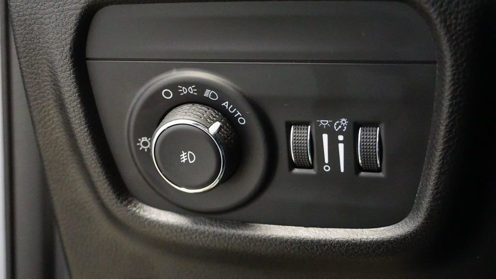 Thumbnail: 2022 Jeep Grand Cherokee - 29