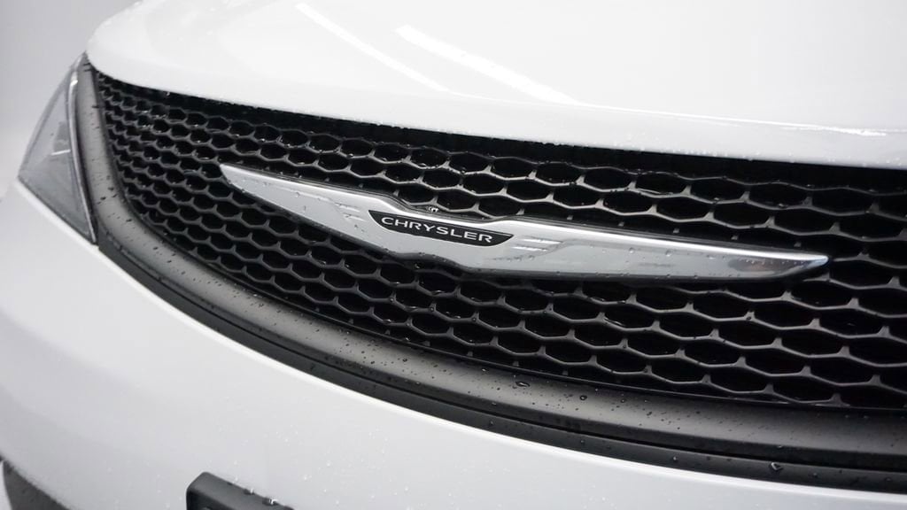 Thumbnail: 2026 Chrysler Voyager - 16