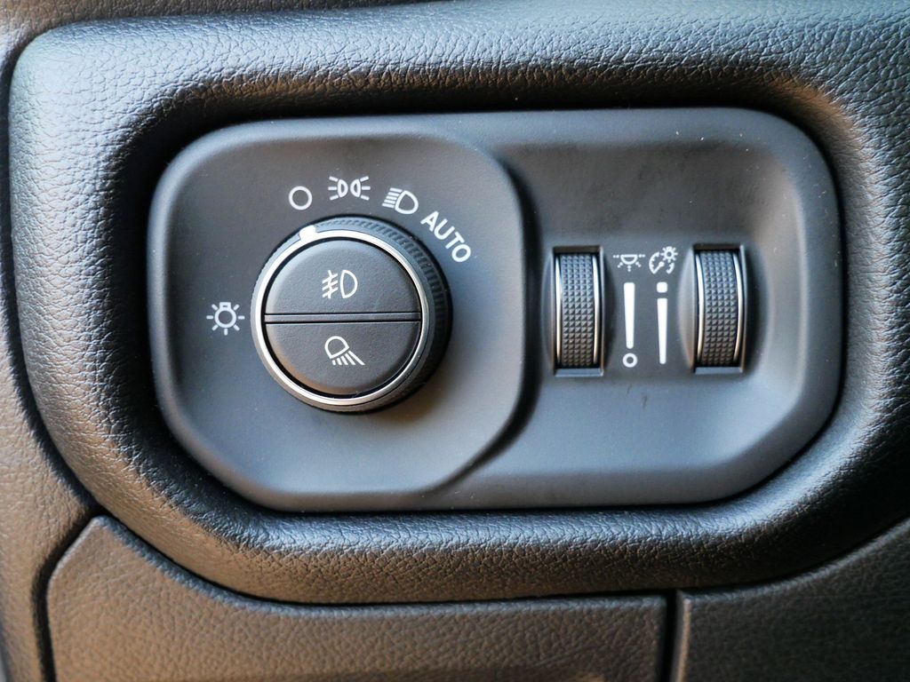 Thumbnail: 2026 RAM 1500 - 35