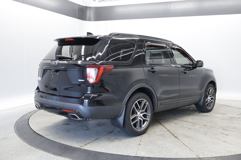 Thumbnail: 2016 Ford Explorer - 6