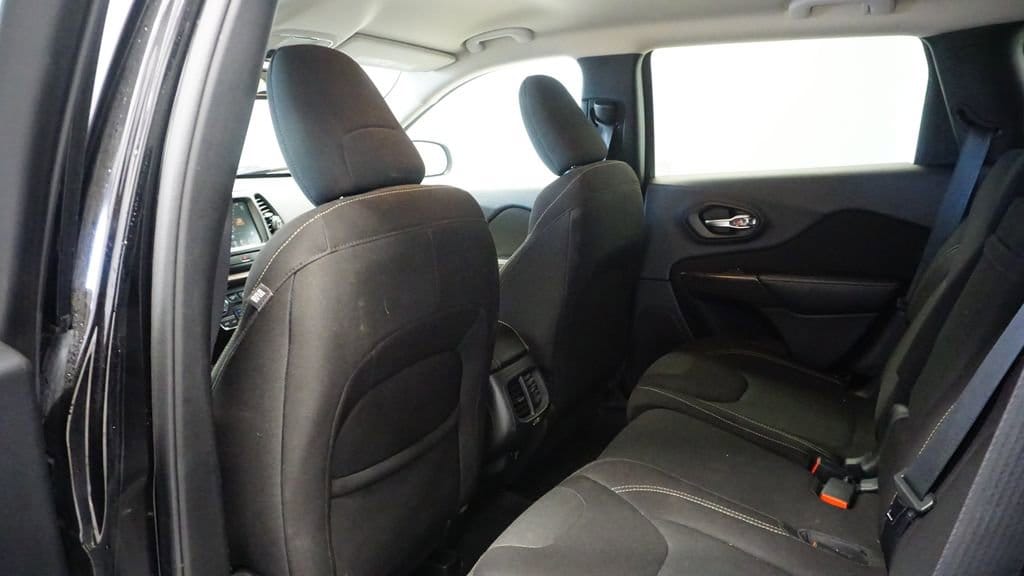 Thumbnail: 2017 Jeep Cherokee - 22