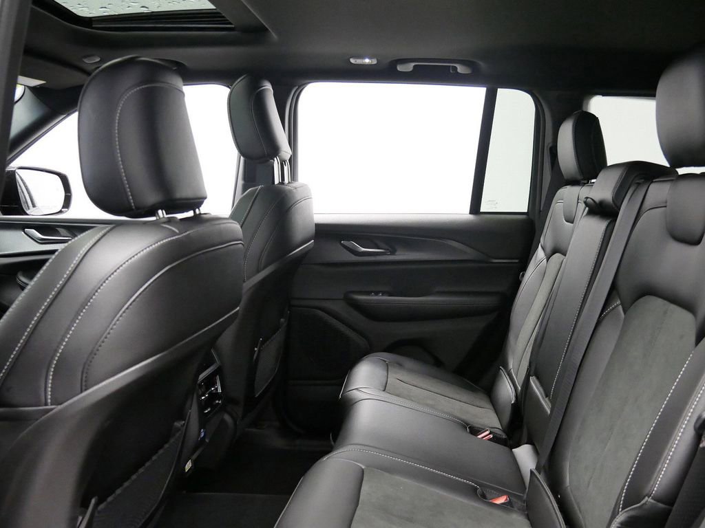 Thumbnail: 2025 Jeep Grand Cherokee - 25