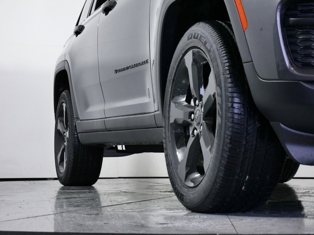 Thumbnail: 2024 Jeep Grand Cherokee - 8