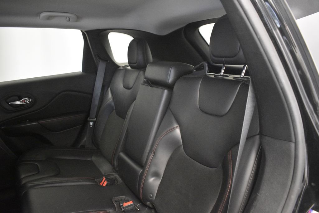 Thumbnail: 2019 Jeep Cherokee - 25