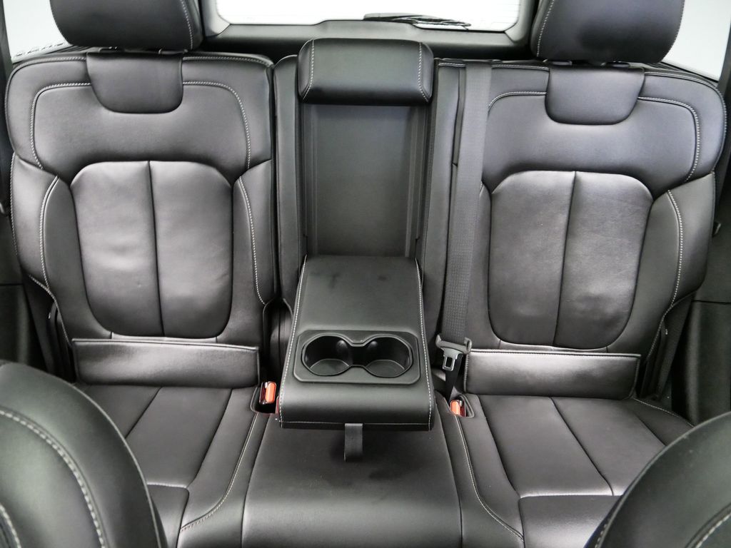 Thumbnail: 2022 Jeep Grand Cherokee - 24