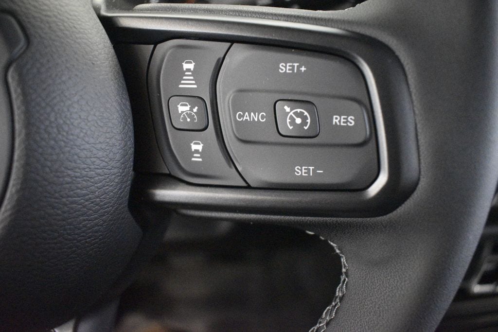 Thumbnail: 2025 Jeep Gladiator - 42