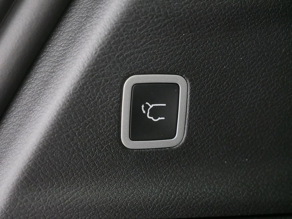 2025 Chrysler Pacifica Hybrid Select 29