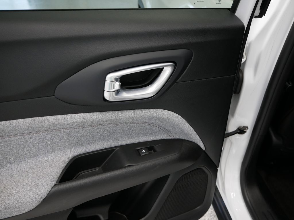 Thumbnail: 2022 Jeep Compass - 9