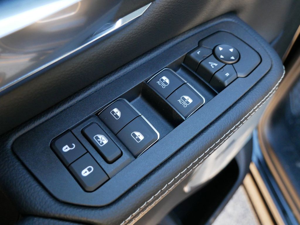 Thumbnail: 2026 RAM 1500 - 33