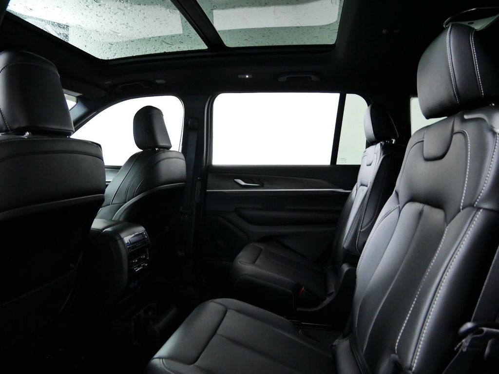 Thumbnail: 2025 Jeep Grand Cherokee L - 31