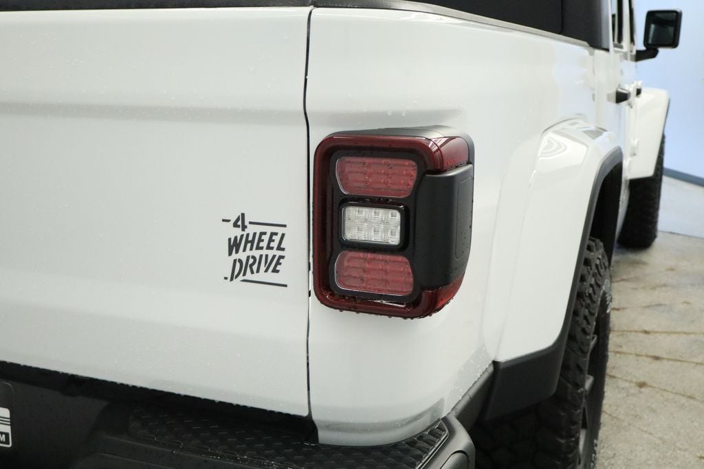 Thumbnail: 2026 Jeep Gladiator - 21